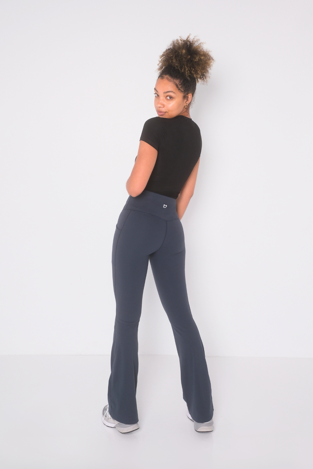 Daze Flare Pocket (Tall) Leggings Ink – TwoTags
