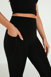 Alpine Capri Pocket Leggings - Black